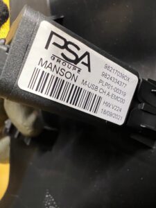 OSŁONA ZAŚLEPKA TUNELU ŚRODKOWEGO TYŁ PODWÓJNE GNIAZDO USB PEUGEOT 2008 II