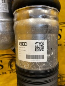NOWY AMORTYZATOR PNEUMATYCZNY TYŁ TYLNY PRAWY AUDI A8 D5