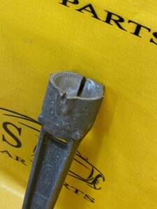 UCHWYT WIDELEC MOCOWANIE DOLNE AMORTYZATORA TYŁ PRAWY LEWY AUDI A8 D5