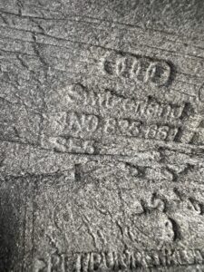 OSŁONA WYGŁUSZENIE TUNELU ŚRODKOWEGO PODŁOGI AUDI A8 D5