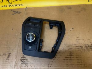 PRZEŁĄCZNIK PANEL SKRZYNI BIEGÓW HAMULCA RĘCZNEGO TOYOTA RAV4 V 2.5 HYBRID