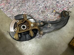 ZWROTNICA ZAWIESZENIE WAHACZ TYŁ LEWY TOYOTA RAV4 V 2.5 HYBRID AWD 4X4