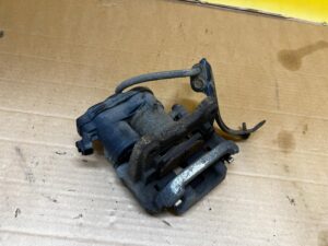 ZACISK HAMULCOWY ELEKTRYCZNY TYŁ PRAWY TOYOTA RAV4 V 2.5 HYBRID