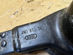 WSPORNIK WZMOCNIENIE ROZPÓRKA PODWOZIA DOLNY TYŁ PRAWY AUDI A8 D5