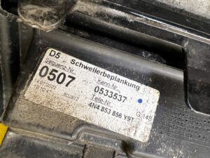 NOWA OSŁONA LISTWA PROGU PROGOWA PRÓG PRAWY PRAWA AUDI A8 D5 LONG LY9T