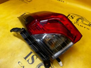 KOMPLET LAMPY LAMPA TYŁ TYLNE W BŁOTNIK LEWA PRAWA TOYOTA RAV4 V EU