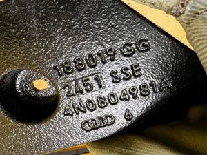 OSŁONA PŁYTA WYGŁUSZENIE PODŁOGA PODWOZIA TYŁ LEWY LEWA AUDI A8 D5