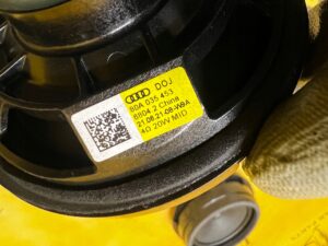 GŁOŚNIK DESKI KONSOLI AUDI A8 D5