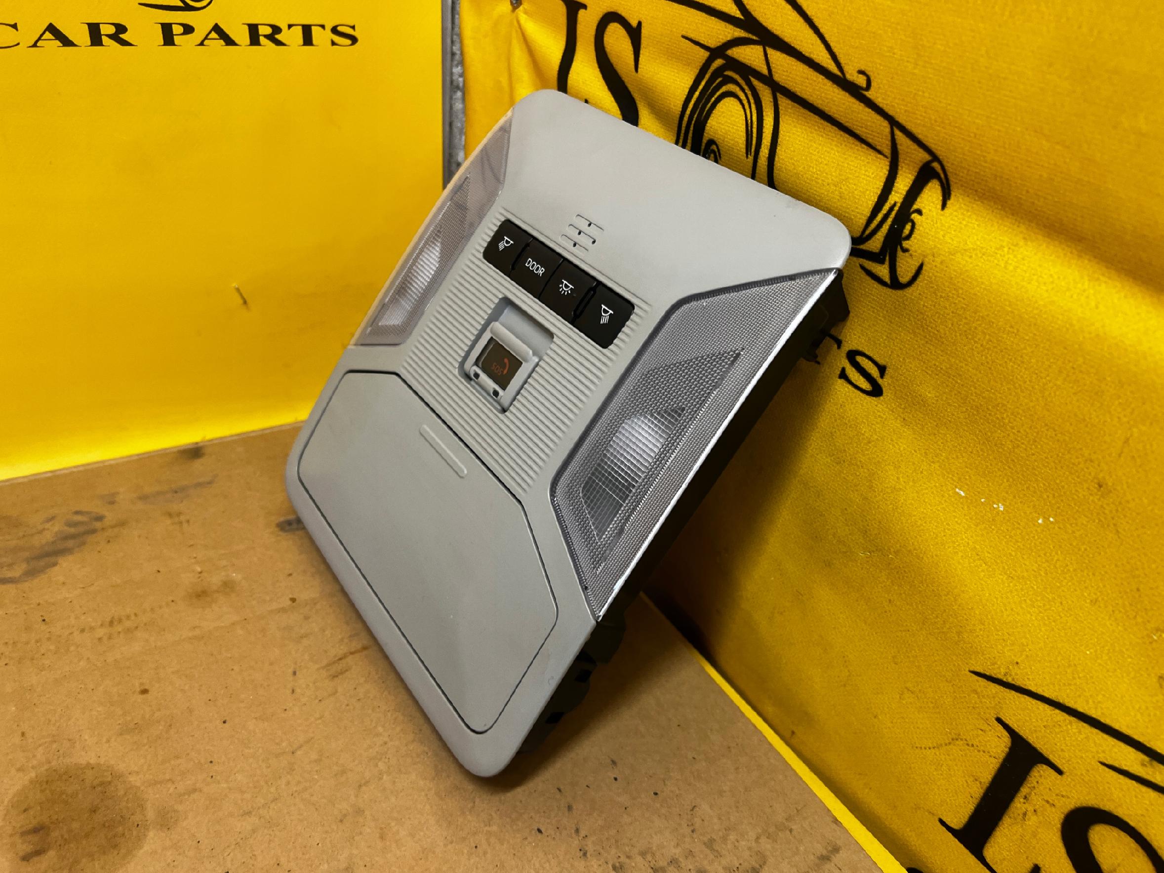 LAMPKA OŚWIETLENIE PODSUFITKI PRZÓD SOS TOYOTA RAV4 V