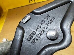 RYGIEL ZATRZASK ZAMKA KLAPY TYŁ BAGAŻNIKA AUDI A8 D5