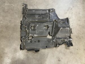 OSŁONA WYGŁUSZENIE ŚCIANY DZIAŁOWEJ BAGAŻNIKA TYŁ LEWY LEWE AUDI A8 D5