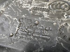 OSŁONA WYGŁUSZENIE PODŁOGI TYŁ ŚRODEK AUDI A8 D5