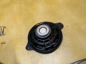 GŁOŚNIK DESKI KONSOLI AUDI A8 D5