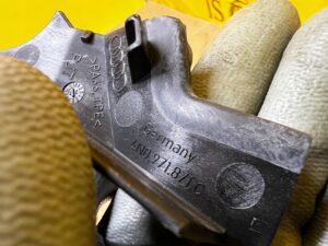 UCHWYT MOCOWANIE WSPORNIK PRZEWODÓW AUDI A8 D5