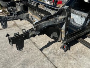 ĆWIARTKA PODŁUŻNICA FARTUCH KIELICH PRZÓD LEWY DACIA SANDERO III NV676 676