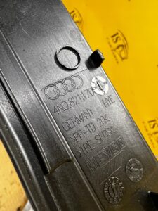 OSŁONA LISTWA NAKŁADKA BŁOTNIKA PODSZYBIA PRZÓD PRAWY PRAWA AUDI A8 D5