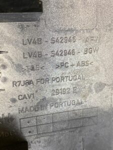 OSŁONA ZAWIASU KLAPY BAGAŻNIKA PRAWA FORD KUGA MK3 SZARY KH3