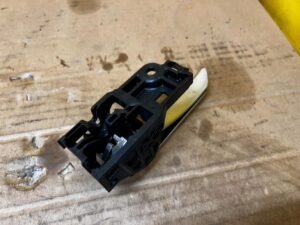 KLAMKA WEWNETRZNA DRZWI PRAWY PRZÓD TYŁ TOYOTA RAV4 V