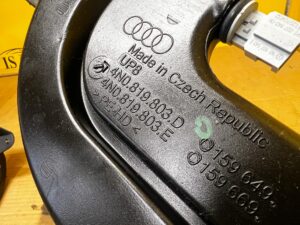 KANAŁ TUNEL DOLOT PRZEWÓD POWIETRZA ŚRODKOWY LEWY AUDI A8 D5