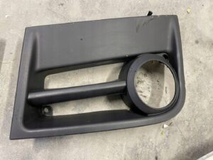 ZAŚLEPKA OSŁONA MASKOWNICA HALOGENA PRAWA MERCEDES ACTROS MP4