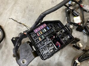 WIĄZKA INSTALACJA KOMORY SILNIKA TOYOTA RAV4 V 2.5 HYBRID