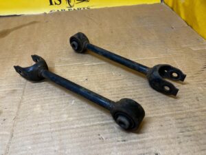 WAHACZ TYŁ TYLNY DOLNY POPRZECZNY PRAWY LEWY TOYOTA RAV4 V