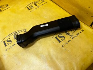 KANAŁ TUNEL DOLOT PRZEWÓD POWIETRZA DESKI KONSOLI PRZÓD LEWY AUDI A8 D5