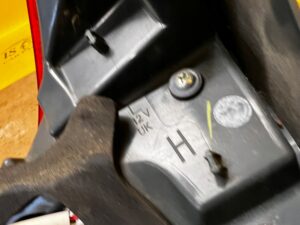 LAMPA TYŁ TYLNA LEWY LEWA W KLAPĘ LED TOYOTA AURIS II LIFT HB