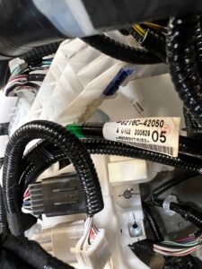 WIĄZKA INSTALACJA WNĘTRZA PODŁOGI TOYOTA RAV4 V 2.5 HYBRID