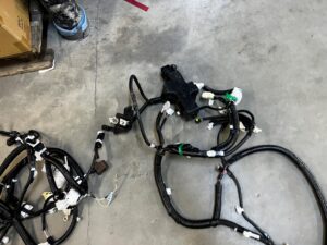 WIĄZKA INSTALACJA WNĘTRZA PODŁOGI TOYOTA RAV4 V 2.5 HYBRID