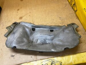 OSŁONA WYGŁUSZENIE TUNELU ŚRODKOWEGO PODŁOGI SKRZYNI BIEGÓW AUDI A8 D5