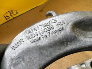 UCHWYT WIDELEC MOCOWANIE DOLNE AMORTYZATORA PRZÓD PRAWY AUDI A8 D5