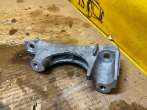 ŁAPA PODUSZKA WSPORNIK MOCOWANIE SILNIKA TOYOTA RAV4 V 2.5 HYBRID