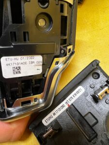 GAŁKA WYBIERAK LEWAREK DŹWIGNIA SKRZYNI BIEGÓW AUTOMAT AUDI A8 D5