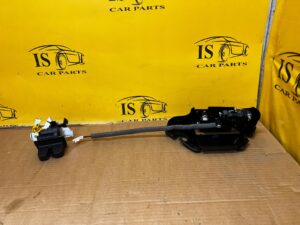 ZAMEK DOCIĄG KLAPY TYŁ TYLNEJ BAGAŻNIKA AUDI A8 D5