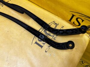 KOMPLET RAMIONA RAMIĘ WYCIERACZEK WYCIERACZKI PRZÓD TOYOTA RAV4 V EU