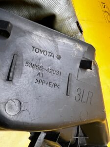 USZCZELKA ZAŚLEPKA ZAKOŃCZENIE PODSZYBIA PRAWA PRAWE TOYOTA RAV4 V