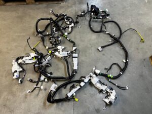 WIĄZKA INSTALACJA WNĘTRZA PODŁOGI TOYOTA RAV4 V 2.5 HYBRID