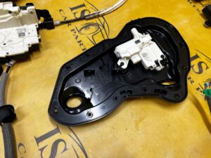 KOMPLET ZAMKI ZAMEK DOCIĄGI DOCIĄGANIE DOMYKANIE DRZWI AUDI A8 D5