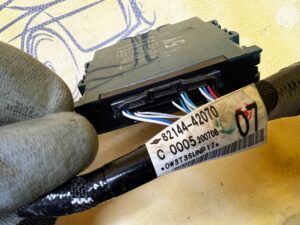 MODUŁ STEROWNIK CZUJNIKÓW PARKOWANIA PDC WIĄZKA TOYOTA RAV4 V