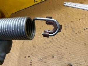 SPRĘŻYNA KLAPY TYŁ BAGAŻNIKA AUDI A8 D5