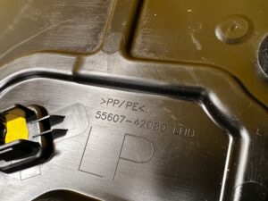 OSŁONA DOLNA KONSOLI DESKI PASAŻERA PRAWA TOYOTA RAV4 V EU