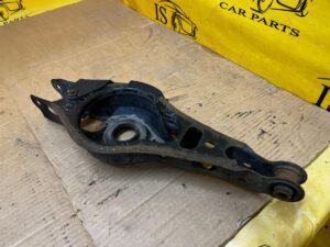 WAHACZ TYŁ TYLNY DOLNY POPRZECZNY PRAWY TOYOTA RAV4 V