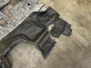 OSŁONA WYGŁUSZENIE WYCISZENIE DYWAN ŚCIANY GRODZIOWEJ TOYOTA RAV4 V EU