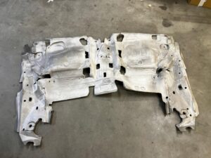 OSŁONA WYGŁUSZENIE PODŁOGI TYŁ ŚRODEK AUDI A8 D5