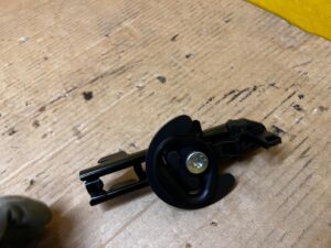 2 X SUWAK REGULACJA WYSOKOŚCI PASA BEZPIECZEŃSTWA PRZÓD AUDI A8 D5