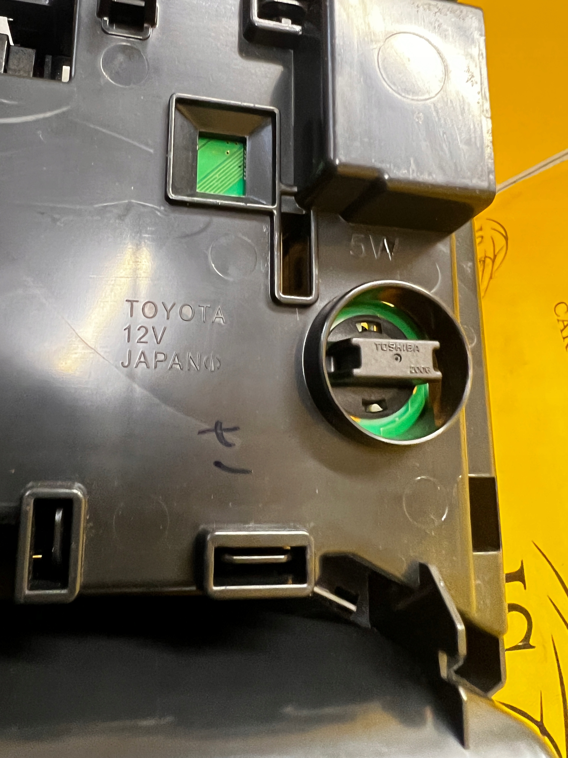 LAMPKA OŚWIETLENIE PODSUFITKI PRZÓD SOS TOYOTA RAV4 V