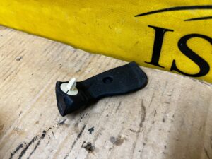 USZCZELKA PODSZYBIA MASKI POKRYWY SILNIKA BŁOTNIKA PRAWA AUDI A8 D5