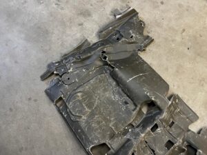 OSŁONA WYGŁUSZENIE PODŁOGI TYŁ ŚRODEK AUDI A8 D5