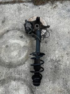 ZWROTNICA AMORTYZATOR MCPHERSON PRZÓD LEWY DACIA SANDERO III 1.0 SCE